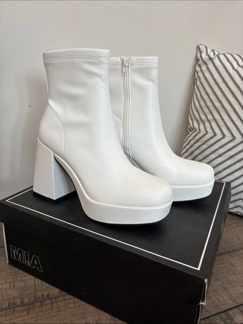 MIA platform block side
